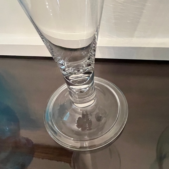 Colonial Williamsburg Restoration, Teardrop Vase CW 2V, Hand Blown Glass - Picture 7 of 10